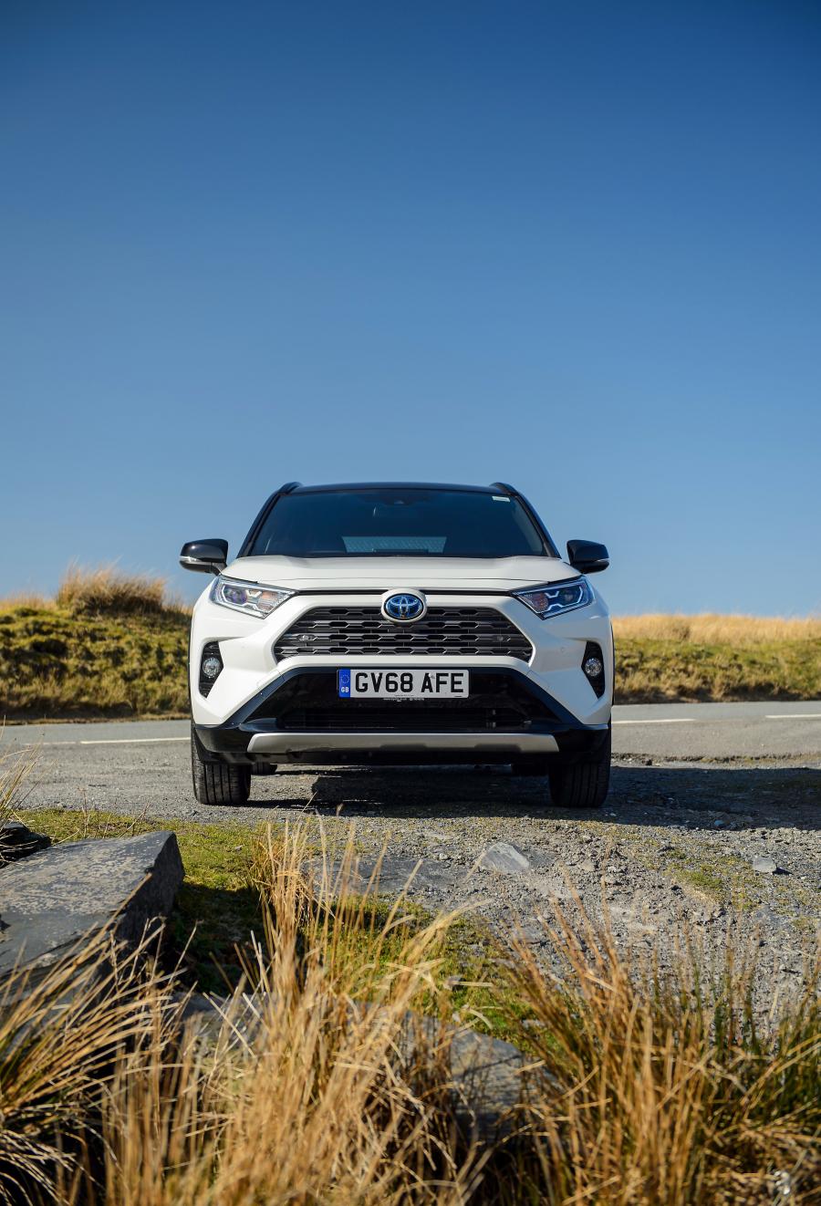  Toyota RAV4 Hybrid 2019 года  (UK) (фото 11 из 40)